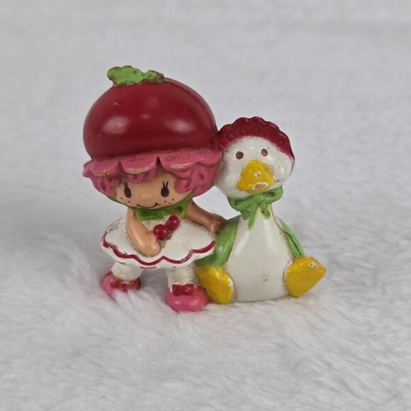 Other - Vintage 1982 Strawberry Shortcake Figurine With Cherry Goose 1.5”